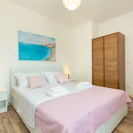 アパート Holiday Apartments Dubrovnik *