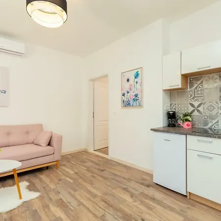 アパート Holiday Apartments Dubrovnik